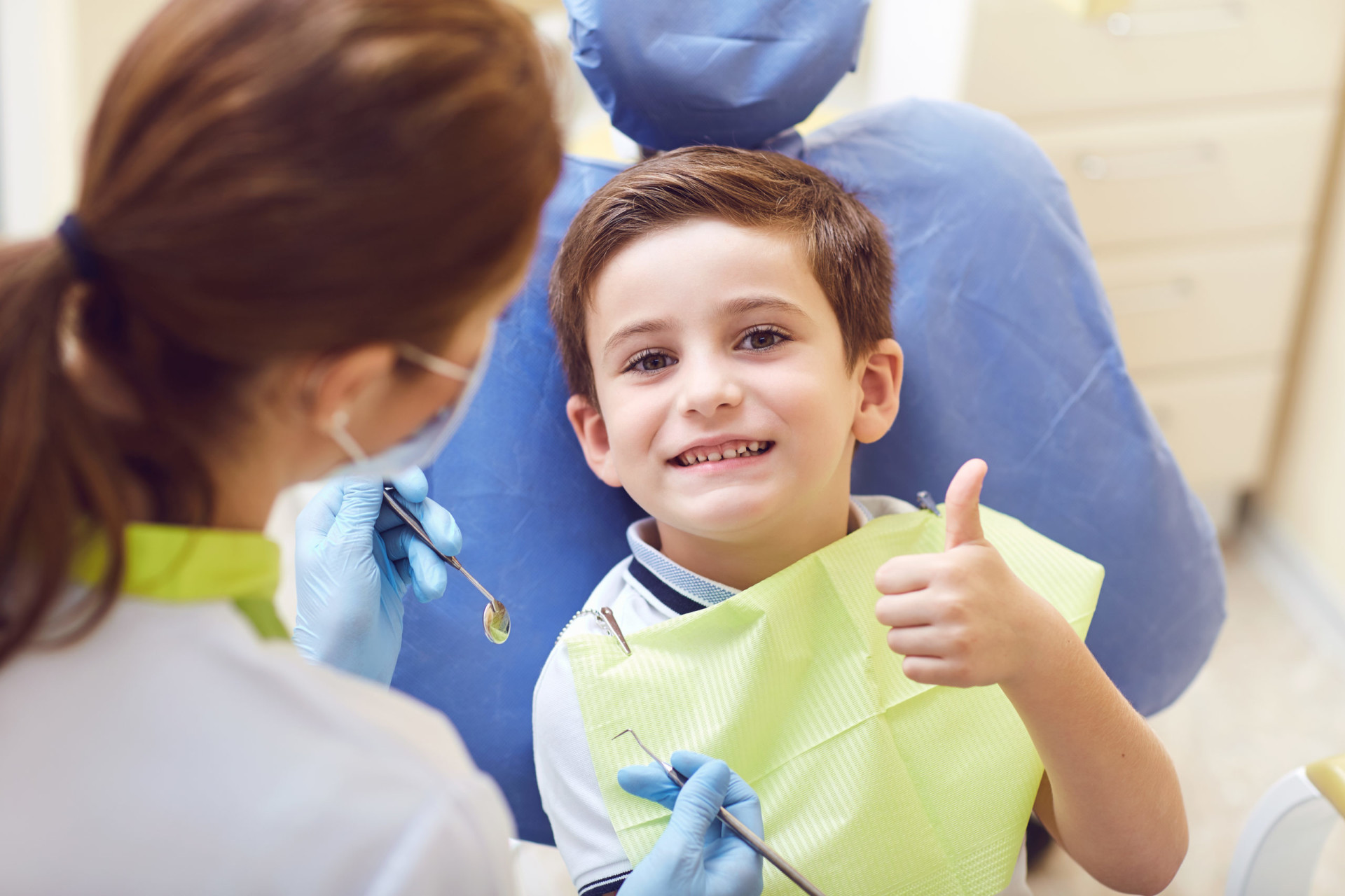 child's first visit to the dentist